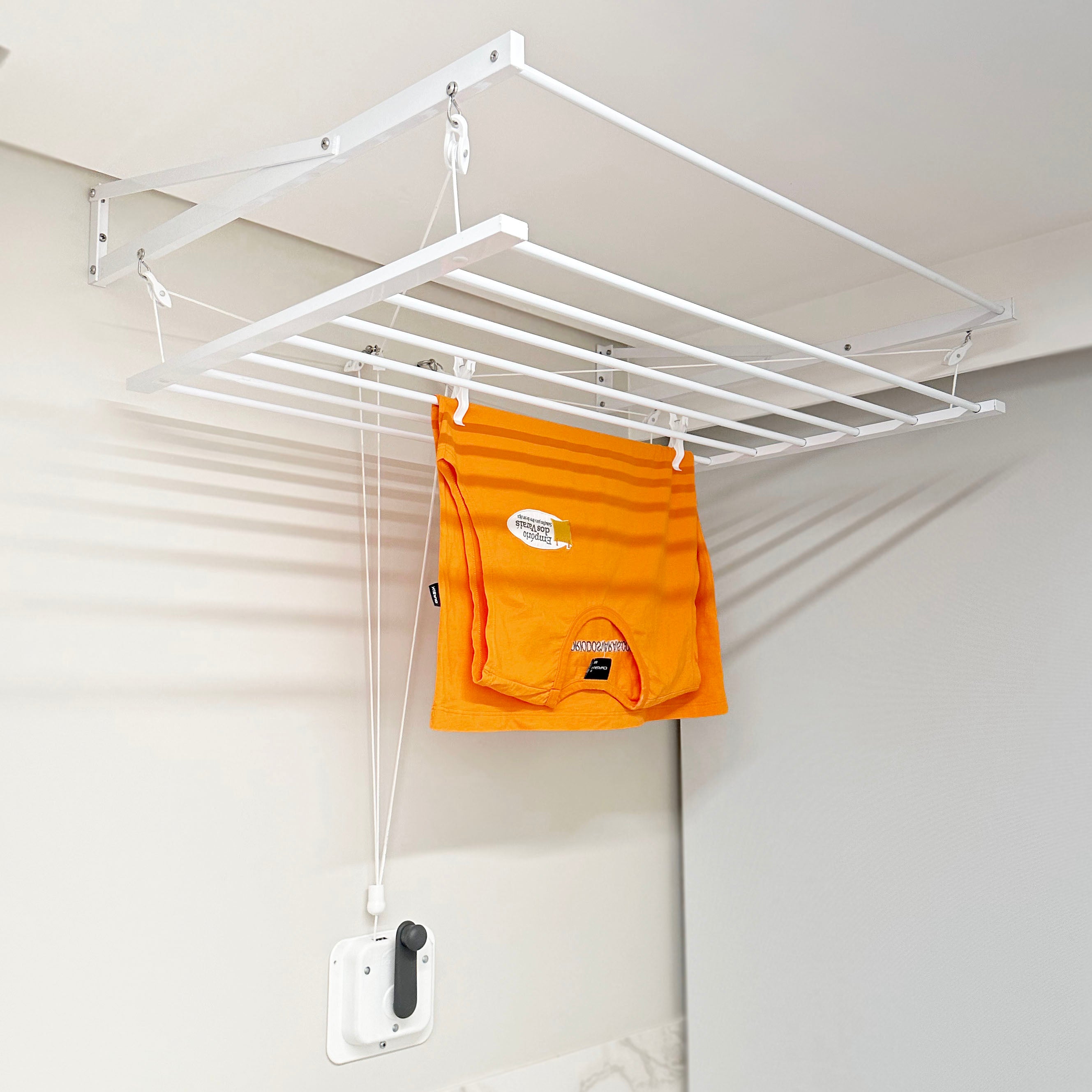 Varal Tradicional de Parede com Manivela