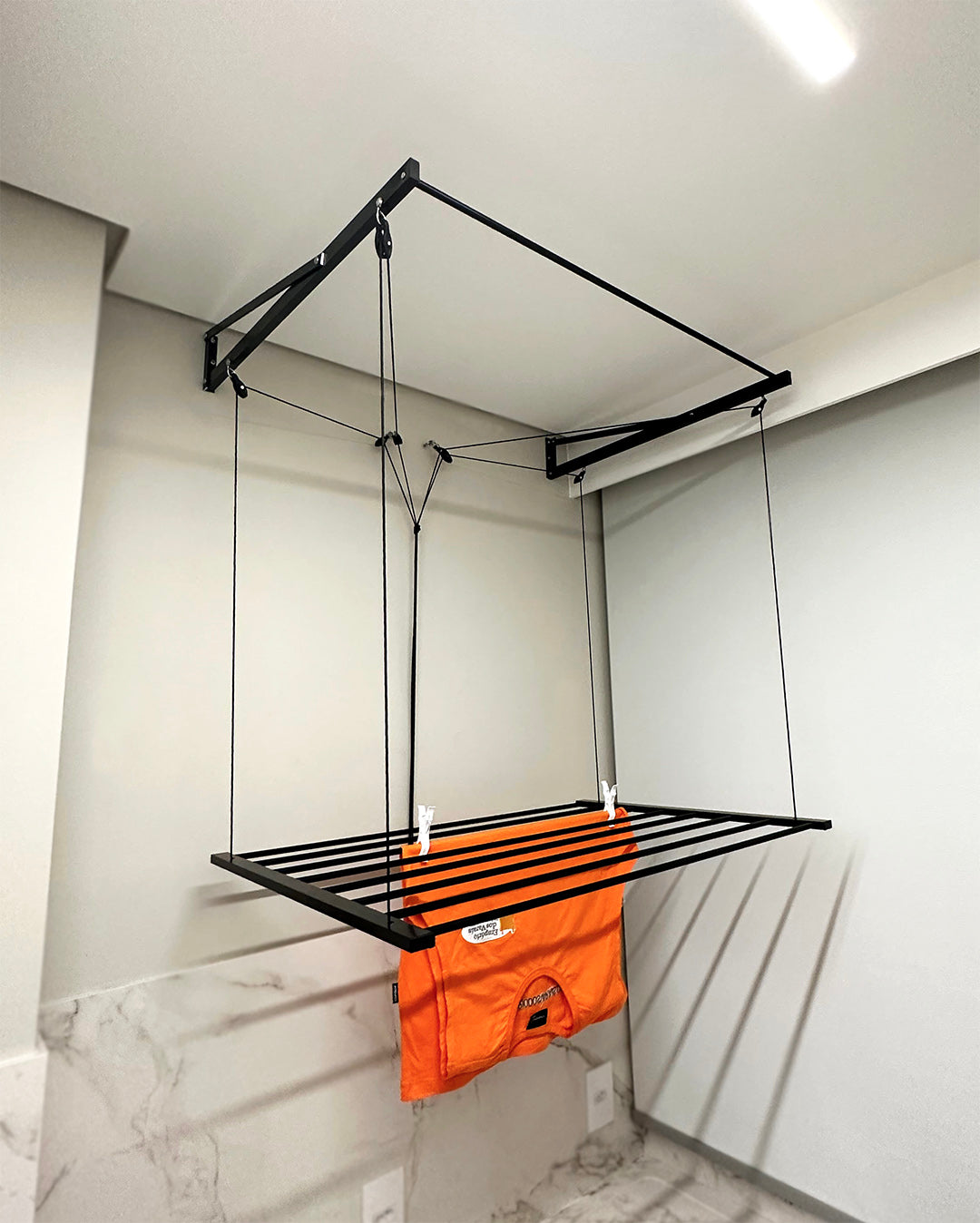 Varal Tradicional de Parede Preto