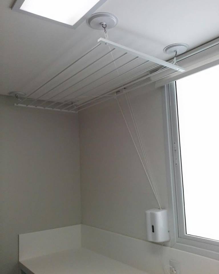 Elevador Elétrico Preto para Varal Tradicional