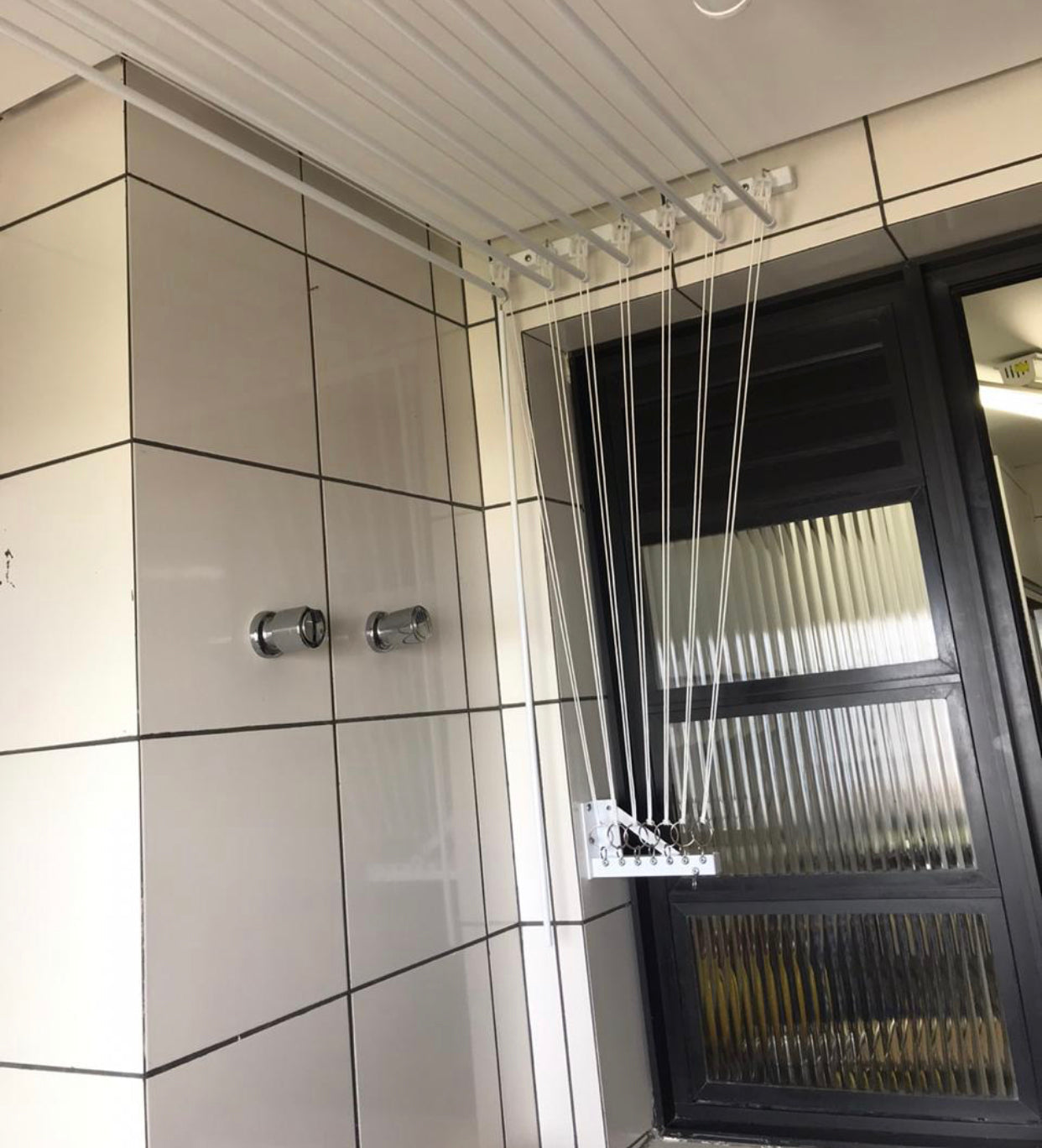 Varal Individual de Parede a Parede Comando com Suporte L