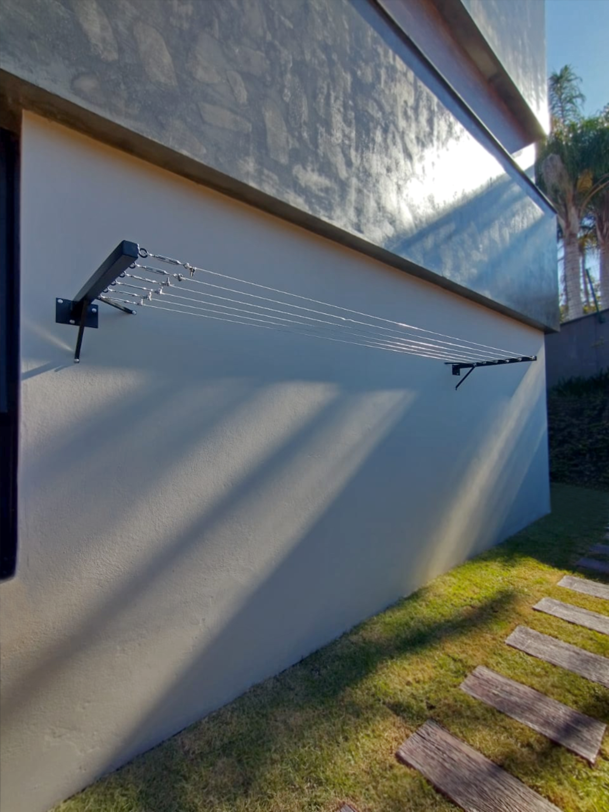 Varal Artesanal de Muro Fixo