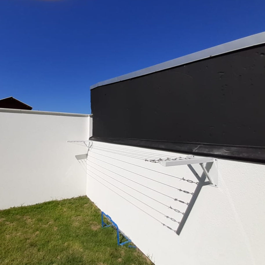 Varal Artesanal de Muro Retrátil