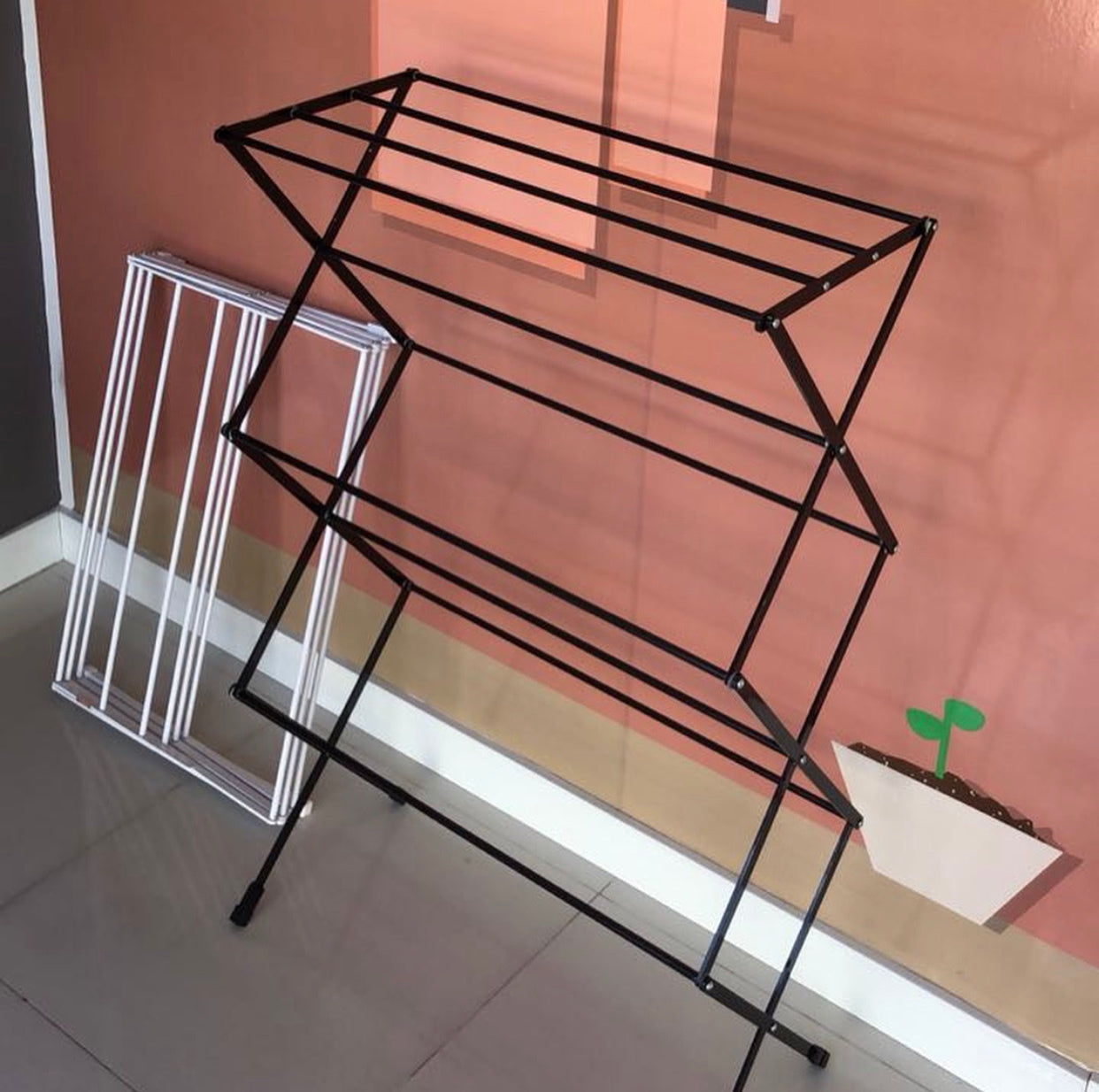 Varal Sanfonado de Chão Vertical Preto